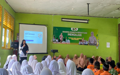 Dharma Wanita Persatuan Kabupaten Lampung Barat Gelar Program Mengajar Bertema 
